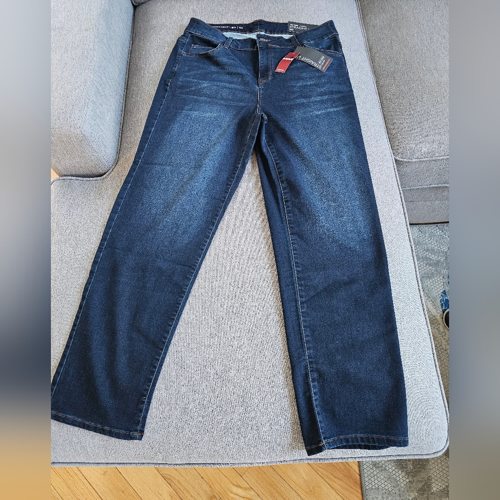 NWT- Avenue Women's Denim Straight Leg Knit Denim 5-pocket Jeans Size 14.
